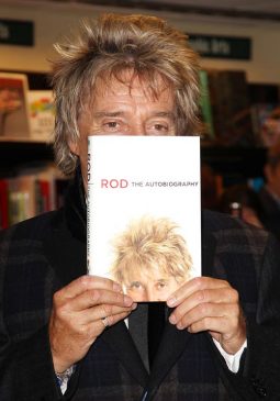La historia musical de Rod Stewart, un master del espectáculo… Biografia 255x365
