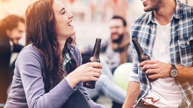 Estudio afirma que el alcohol podría ayudar a hablar mejor otros idiomas… Idiomas 649x365