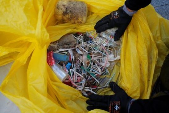 Seattle se convierte en la mayor ciudad de EE.UU. que prohíbe las bombillas y cubiertos de plástico... Trash 548x365