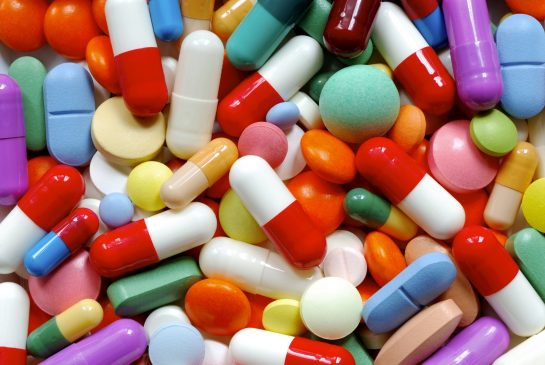 Una nueva estrategia podría ser la solución para combatir a las bacterias resistentes a los antibióticos... Antibioticos 545x365