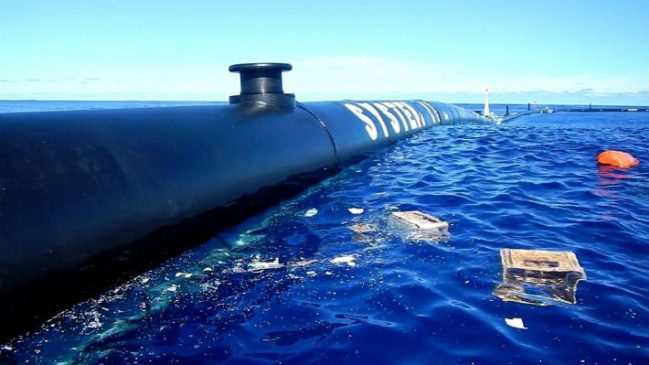 "Continuaremos probando": La estructura flotante de The Ocean Cleanup aún no retiene el plástico... Clean 3 649x365