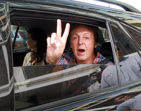 Camilo Sesto lanza dura crítica a la música actual: "Ahora ponen una canción y ya no la escuchan más”... Peace