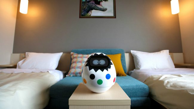 Un hotel japonés que tenia dinosaurios como recepcionistas decide “despedir” a la mitad de los robots por las quejas de los huéspedes… Dinos Rob 650x365