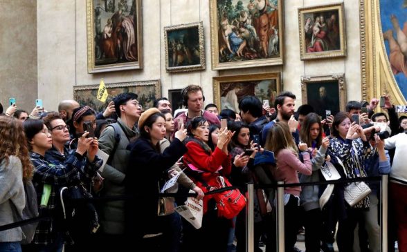 El museo Louvre recibió más de 10 millones de visitantes en 2018... Louvre 588x365