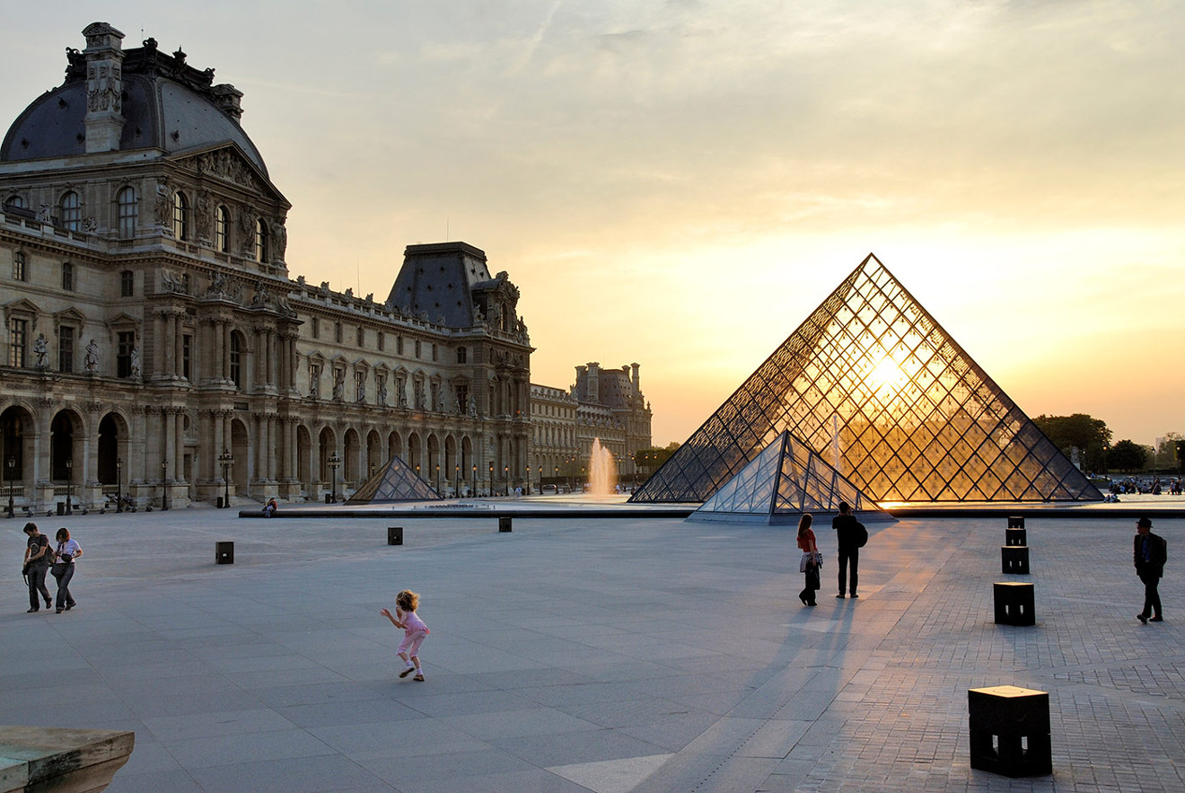 Louvre Piramide