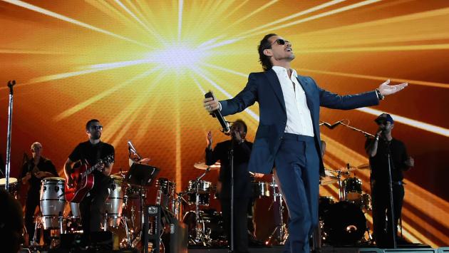 Marc Anthony lució sus pasos mas sensuales y hasta las lagrimas en Viña del Mar… Marc Vina Del Mar