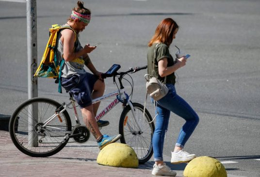 El extraño ‘bulto’ que esta apareciendo en el cráneo de quienes mas usan el celular móvil… People 536x365