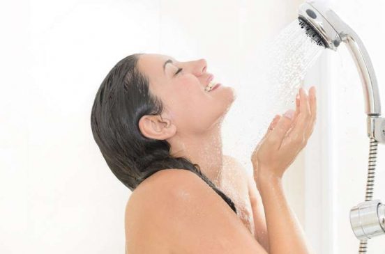 Por que no es bueno bañarse todos los días?… Ducha 552x365