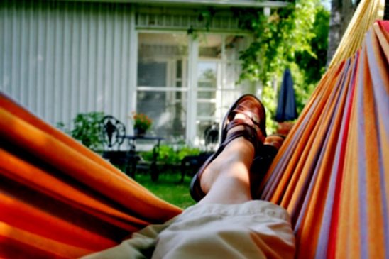 Ideas para aprovechar al máximo las vacaciones en casa... Hamaca 548x365