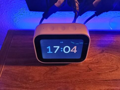 Un despertador inteligente controla todas tus rutinas con Google… Sm Cl 486x365