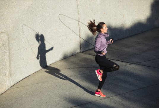 Beneficios de saltar a la cuerda que te inspirarán a saltarla… Shadow 536x365