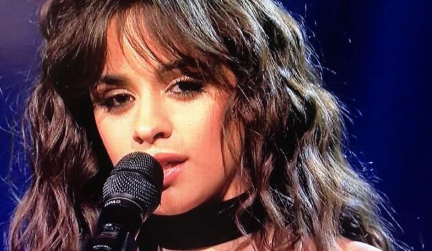 Camila Cabello se convierte en la primera mujer bilingüe en ser imagen de Victoria’s Secret… Cami2 627x365